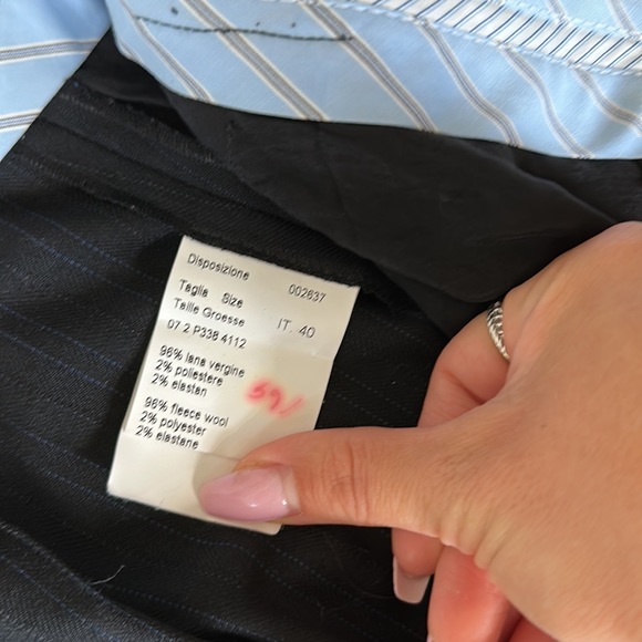 Fits 5’2. Size 2 (40) - Picture 3 of 3